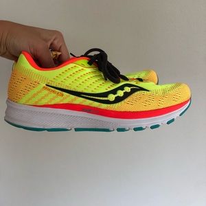 Women’s Saucony Sneaker - New